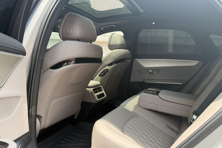 Used BYD Han 2025 DM-i Intelligent Driving Edition 245KM Prestigious Edition Interior 2