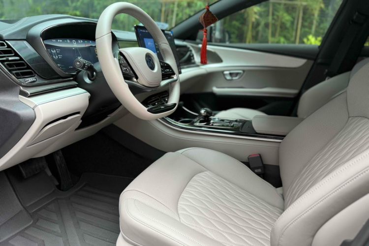 Used BYD Han 2025 DM-i 125KM Elite Model Interior 2