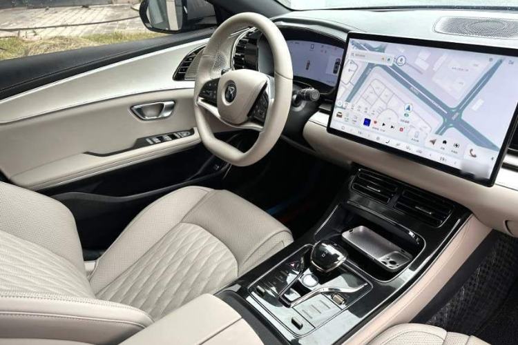 Used BYD Han 2025 DM-i Intelligent Driving Edition 125KM Prestige Model Interior 2