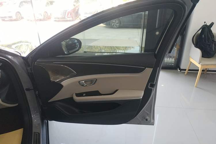 Used BYD Han 2025 EV Intelligent Driving Edition 701KM LiDAR Flagship Model Interior 2