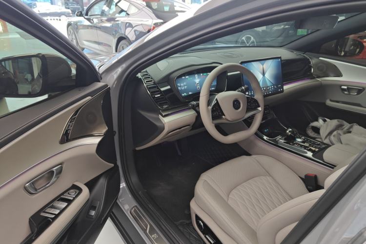Used BYD Han 2025 EV Intelligent Driving Version 506KM Prestige Model Interior 3
