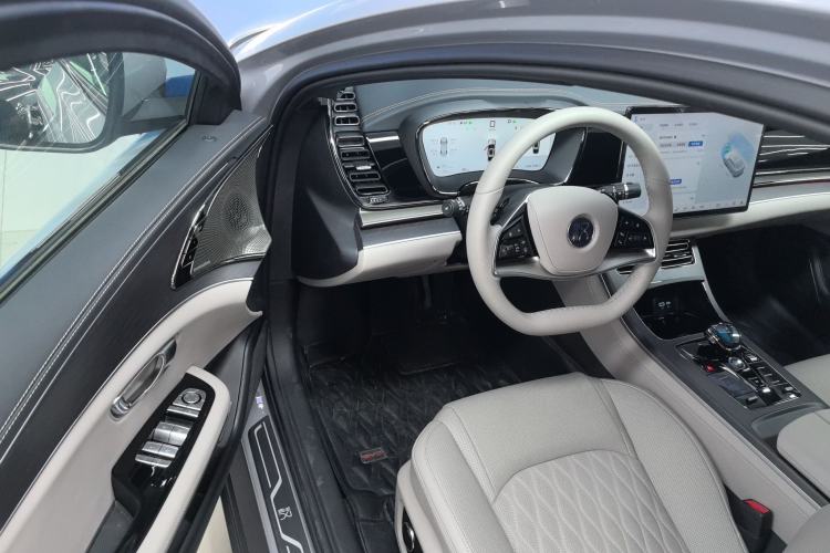 Used BYD Han 2025 DM-i Intelligent Driving Edition 125KM LiDAR Flagship Model Interior 3