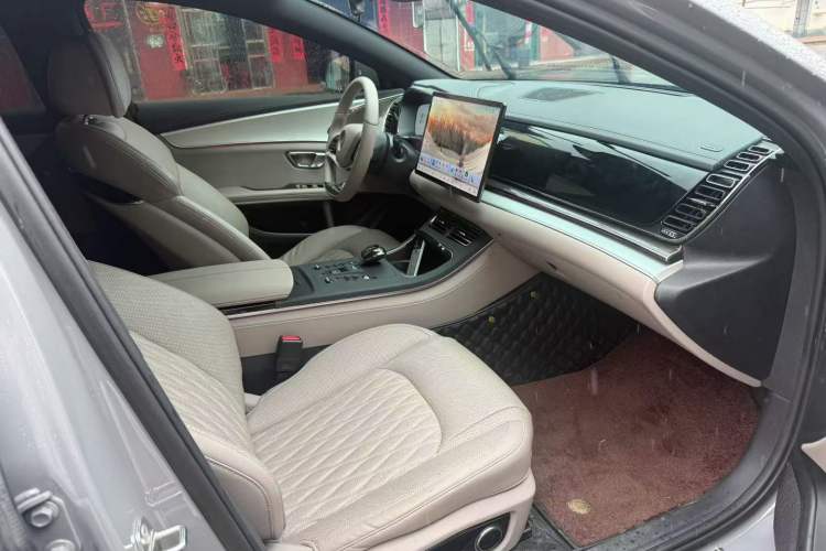 Used BYD Han 2025 DM-i 125KM Prestige Model Interior 3