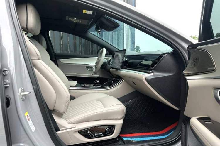 Used BYD Han 2025 DM-i Intelligent Driving Edition 125KM Prestige Model Interior 3