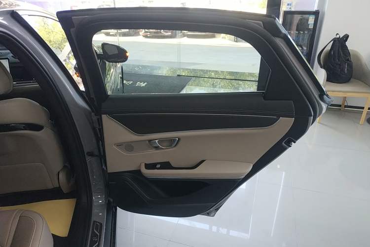 Used BYD Han 2025 EV Intelligent Driving Edition 701KM LiDAR Flagship Model Interior 3