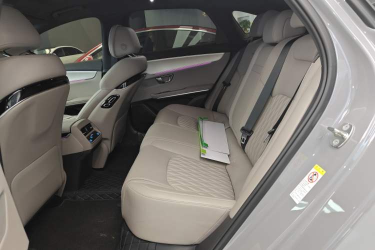 Used BYD Han 2025 EV Intelligent Driving Version 506KM Prestige Model Interior 4