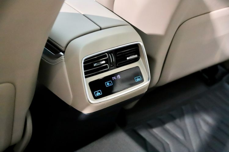 Used BYD Han 2025 DM-i 125KM LiDAR-Powered Intelligent Driving Model Interior 4