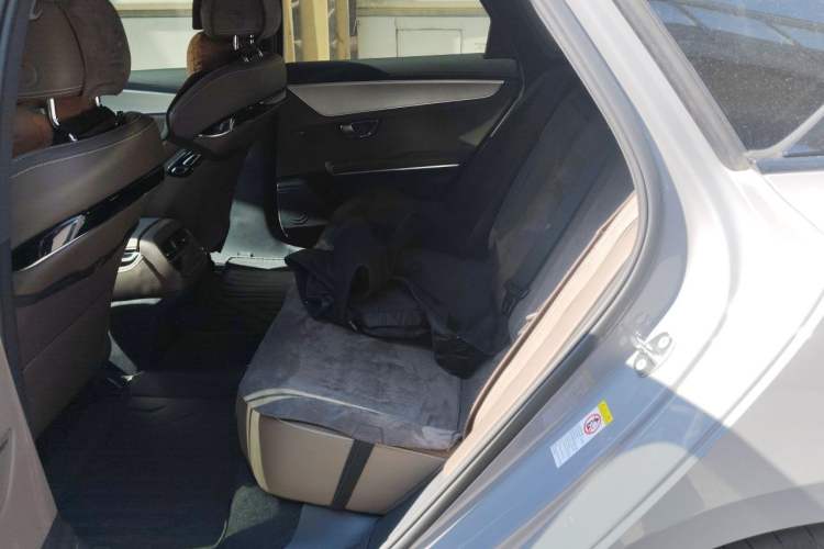 Used BYD Han 2025 DM-i 125KM Prestige Model Interior 4