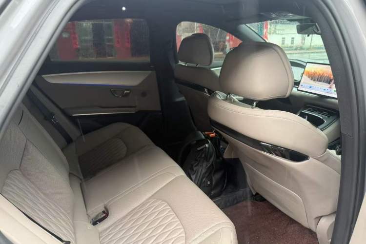Used BYD Han 2025 DM-i 125KM Prestige Model Interior 4