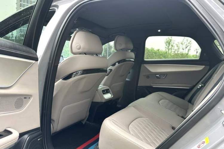 Used BYD Han 2025 DM-i Intelligent Driving Edition 125KM Prestige Model Interior 4