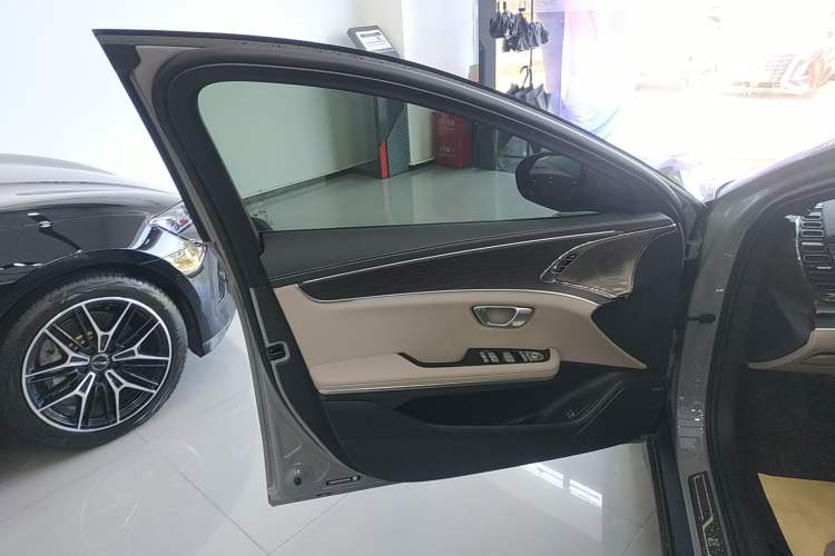 Used BYD Han 2025 EV Intelligent Driving Edition 701KM LiDAR Flagship Model Interior 4