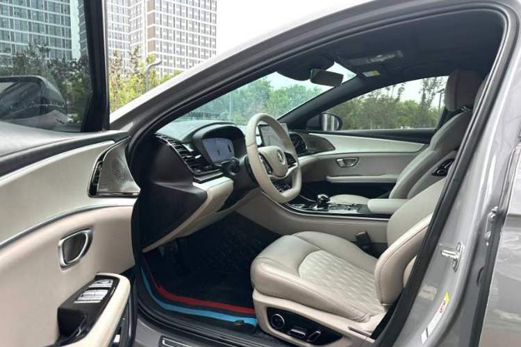 Used BYD Han 2025 DM-i Intelligent Driving Edition 125KM Prestige Model Interior 5