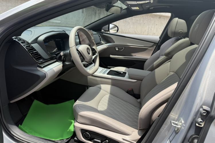 Used BYD Han 2025 DM-i Intelligent Driving Edition 245KM Prestigious Edition Interior 6