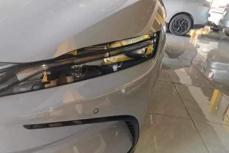Used BYD Han 2025 EV with 701 km of Laser Radar-Enabled Intelligent Driving Left Front Headlight