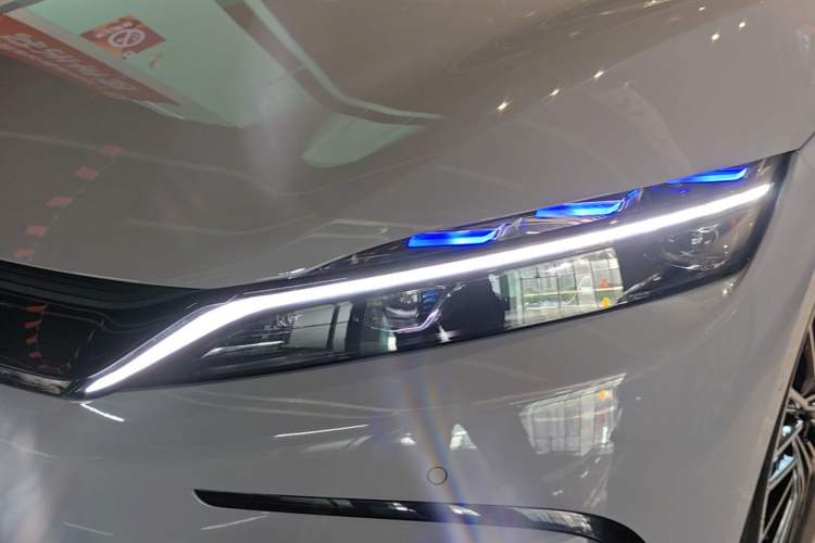 Used BYD Han 2025 EV with 701 km of Laser Radar-Enabled Intelligent Driving Left Front Headlight