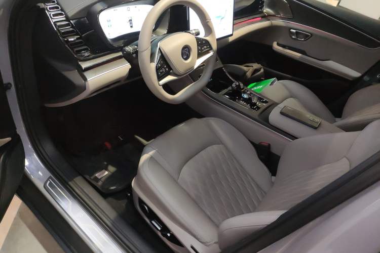 Used BYD Han 2025 DM-i Intelligent Driving Edition 125KM LiDAR Flagship Model Left Front Seat