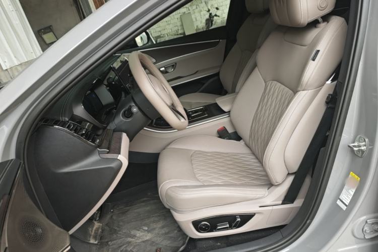 Used BYD Han 2025 EV with 701 km of Laser Radar-Enabled Intelligent Driving Left Front Seat