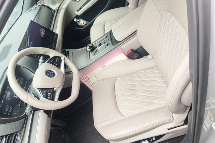 Used BYD Han 2025 DM-i 125KM LiDAR-Powered Intelligent Driving Model Left Front Seat