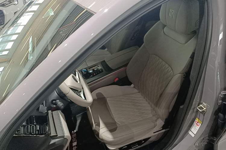 Used BYD Han 2025 DM-i Intelligent Driving Edition 125KM LiDAR Flagship Model Left Front Seat