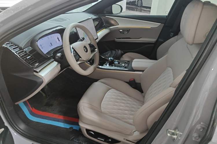 Used BYD Han 2025 DM-i Intelligent Driving Edition 125KM Prestige Model Left Front Seat