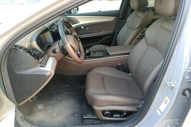 Used BYD Han 2025 DM-i Intelligent Driving Edition 125KM Prestige Model Left Front Seat