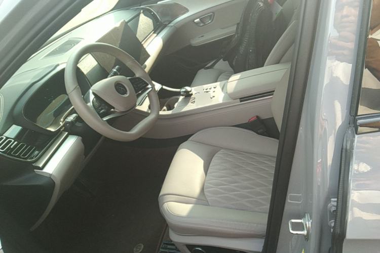 Used BYD Han 2025 EV Intelligent Driving Edition 605KM Prestige Model Left Front Seat