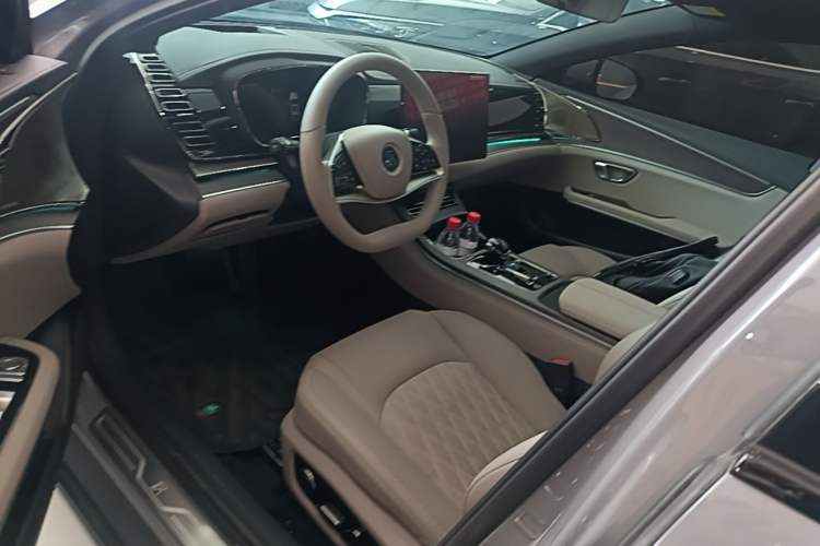 Used BYD Han 2025 DM-i 125KM LiDAR-Powered Intelligent Driving Model Left Front Seat