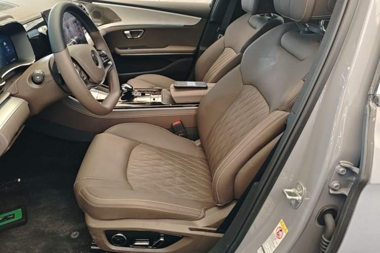 Used BYD Han 2025 DM-i Intelligent Driving Edition 125KM Prestige Model Left Front Seat