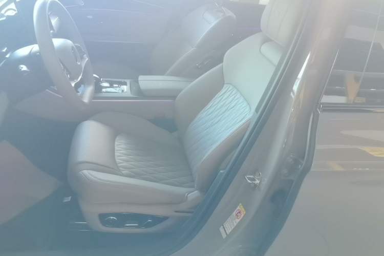 Used BYD Han 2025 EV with 701 km of Laser Radar-Enabled Intelligent Driving Left Front Seat