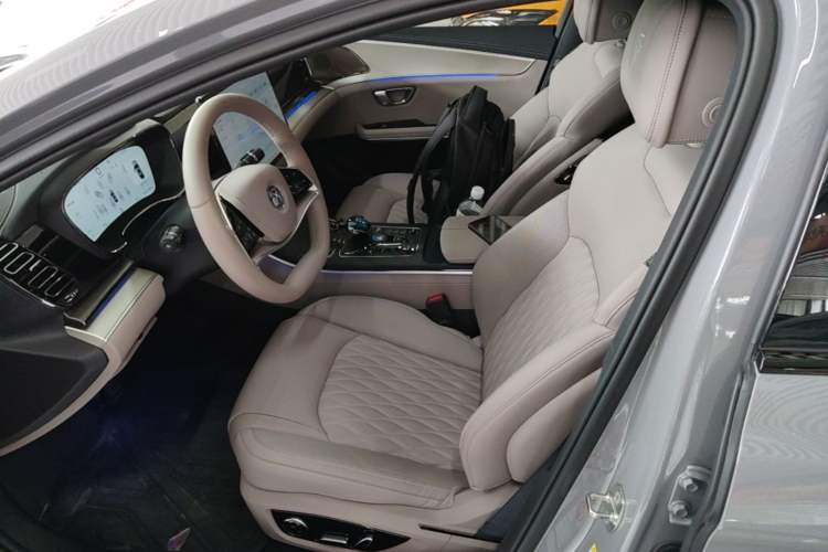 Used BYD Han 2025 DM-i Smart Drive 125KM Prestige Model Left Front Seat