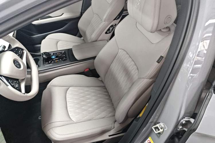 Used BYD Han 2025 DM-i Intelligent Driving Edition 125KM LiDAR Flagship Model Left Front Seat