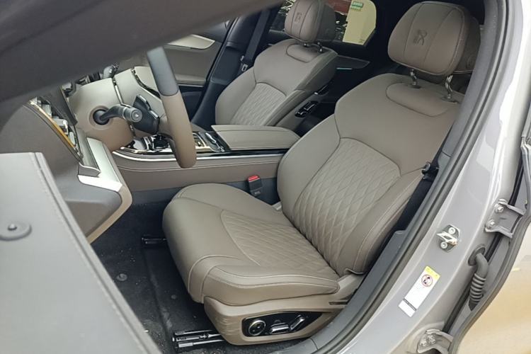 Used BYD Han 2025 DM-i Intelligent Driving Edition 125KM Prestige Model Left Front Seat