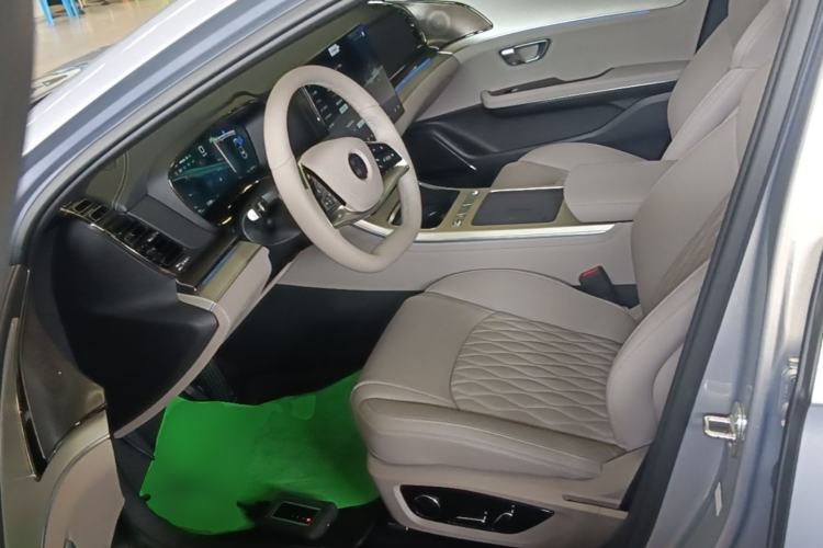 Used BYD Han 2025 DM-i Intelligent Driving Edition 245KM Prestigious Edition Left Front Seat