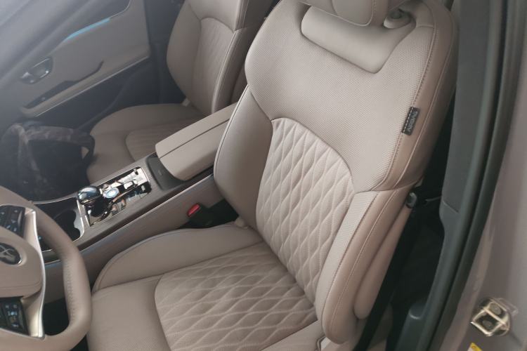 Used BYD Han 2025 EV with 701 km of Laser Radar-Enabled Intelligent Driving Left Front Seat