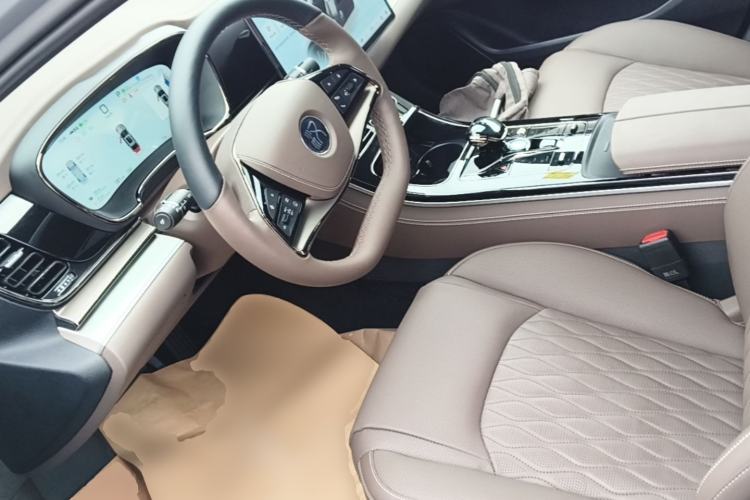 Used BYD Han 2025 DM-i Intelligent Driving Edition 125KM Prestige Model Left Front Seat