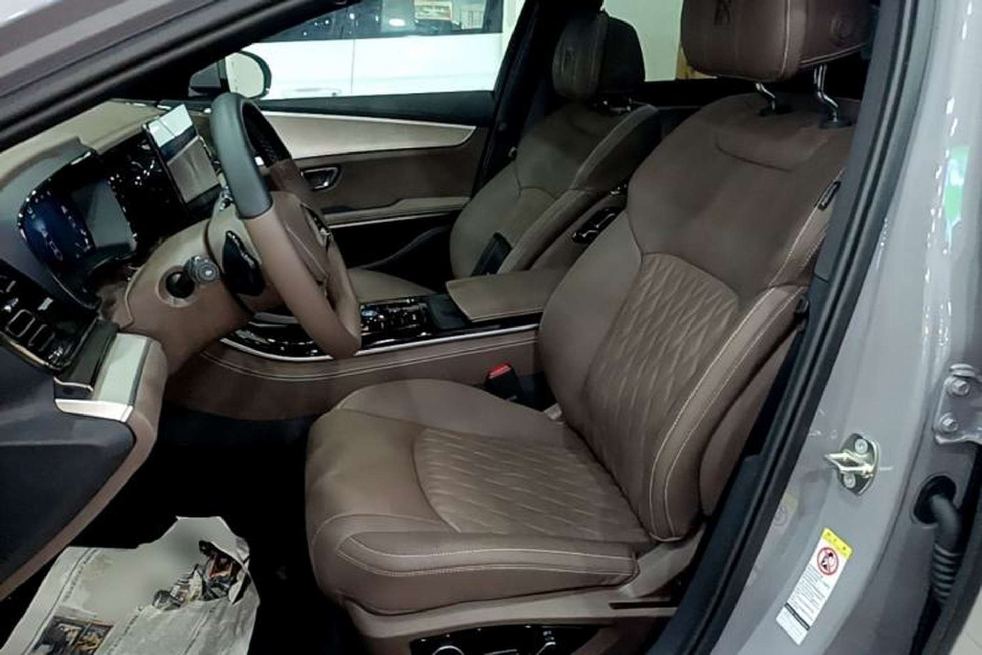 Used BYD Han 2025 DM-i Intelligent Driving Edition 125KM Prestige Model Left Front Seat