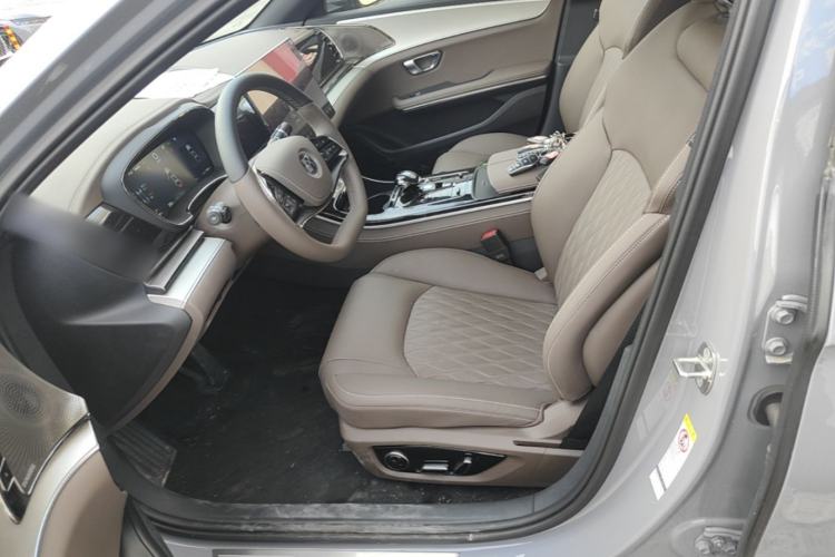 Used BYD Han 2025 DM-i Intelligent Driving Edition 125KM Prestige Model Left Front Seat