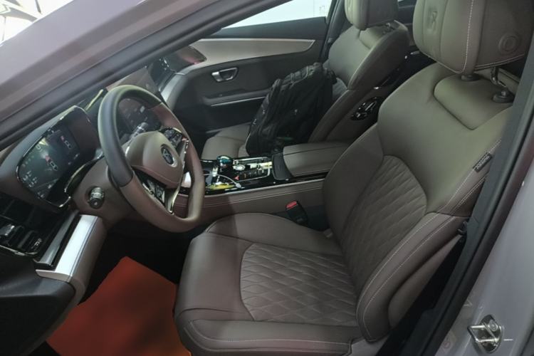 Used BYD Han 2025 DM-i Intelligent Driving Edition 125KM Prestige Model Left Front Seat
