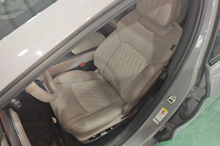Used BYD Han 2025 DM-i 125KM LiDAR-Powered Intelligent Driving Model Left Front Seat