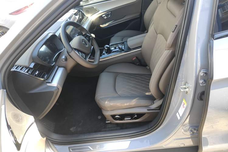Used BYD Han 2025 DM-i Intelligent Driving Edition 125KM Prestige Model Left Front Seat