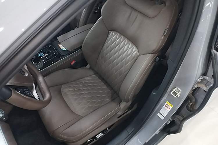 Used BYD Han 2025 DM-i Intelligent Driving Edition 125KM Prestige Model Left Front Seat