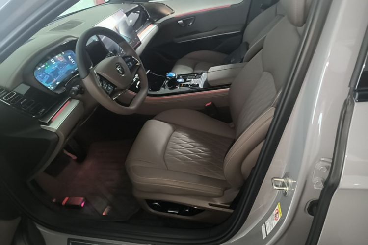Used BYD Han 2025 DM-i 125KM LiDAR-Powered Intelligent Driving Model Left Front Seat