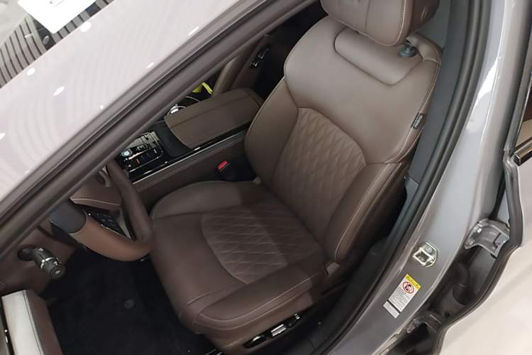 Used BYD Han 2025 DM-i Intelligent Driving Edition 125KM Prestige Model Left Front Seat