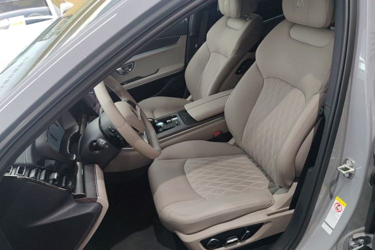 Used BYD Han 2025 DM-i 125KM LiDAR-Powered Intelligent Driving Model Left Front Seat
