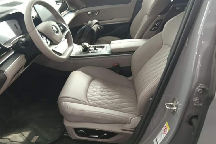Used BYD Han 2025 DM-i Intelligent Driving Edition 125KM LiDAR Flagship Model Left Front Seat