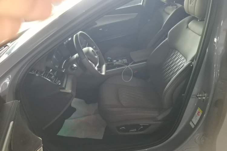 Used BYD Han 2025 DM-i 125KM LiDAR-Powered Intelligent Driving Model Left Front Seat