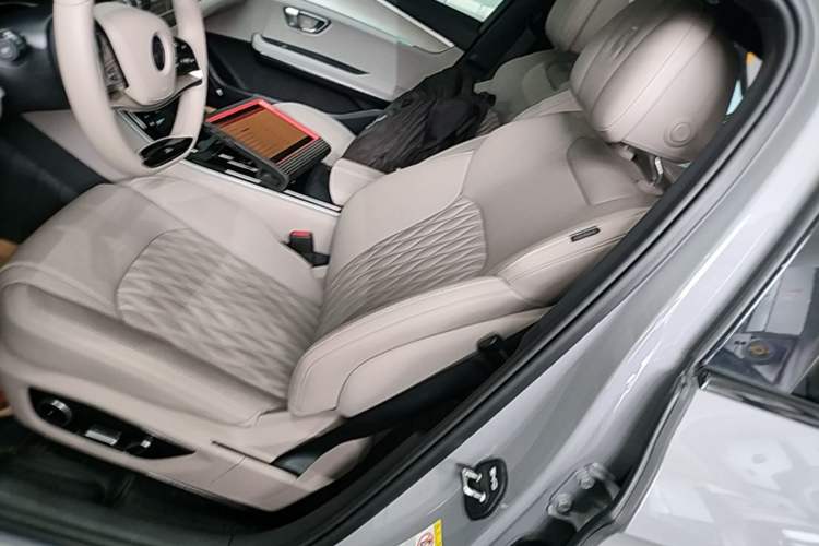 Used BYD Han 2025 DM-i Smart Drive 125KM Elite Model Left Front Seat