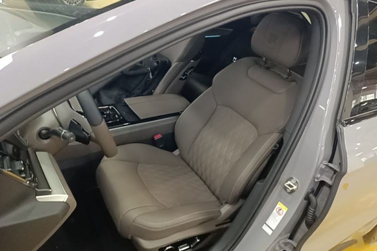 Used BYD Han 2025 DM-i Intelligent Driving Edition 125KM Prestige Model Left Front Seat