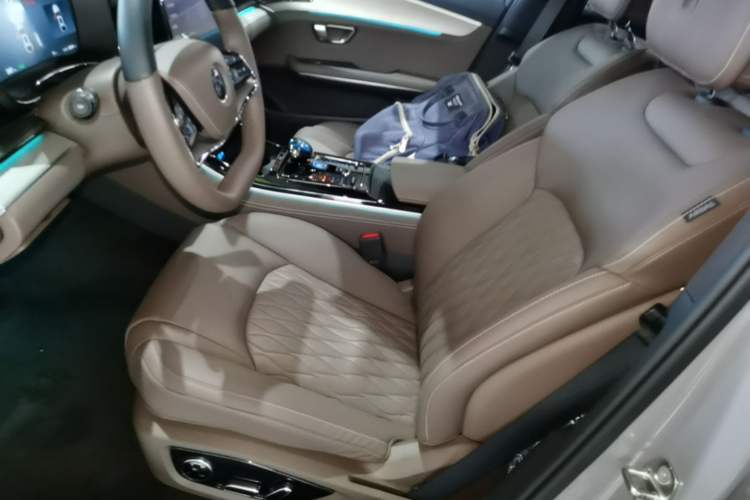 Used BYD Han 2025 DM-i Intelligent Driving Edition 125KM Prestige Model Left Front Seat