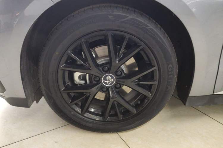 Used BYD Han 2025 DM-i 125KM Comfort Model Left Front Wheel Hub